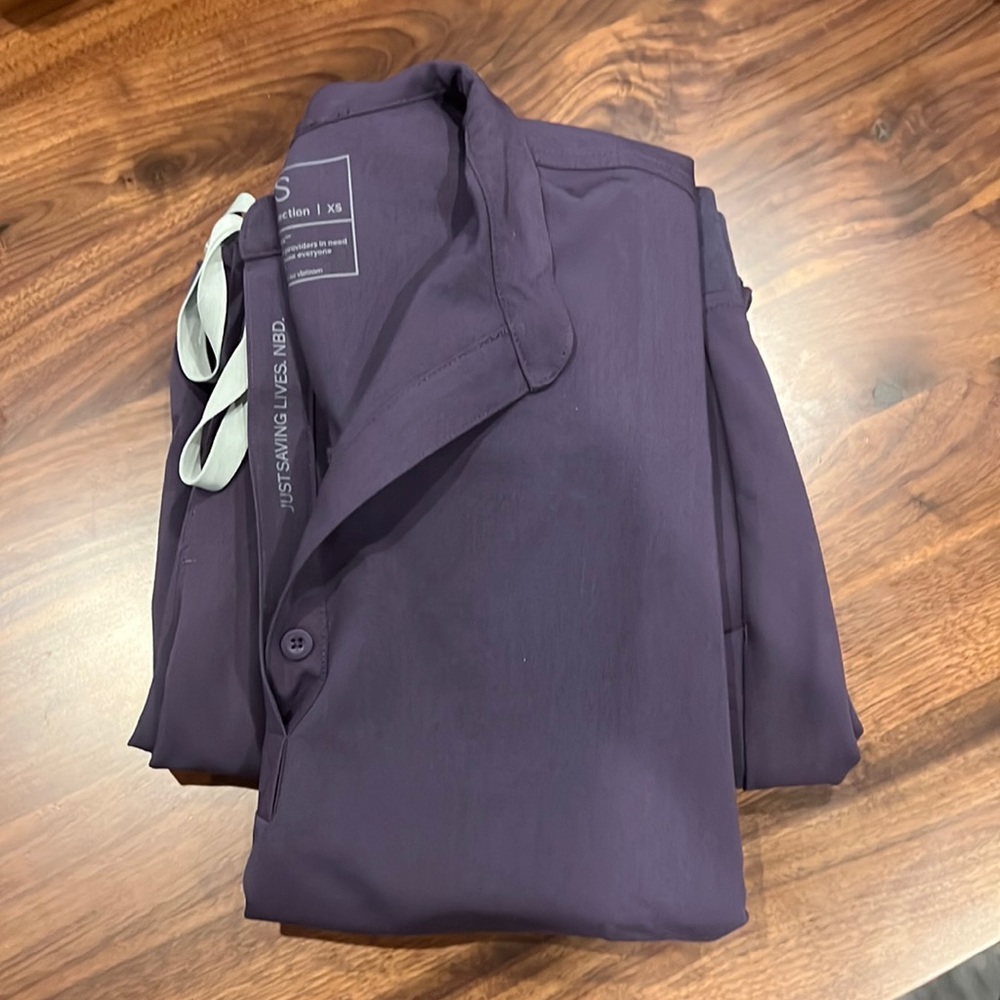 Figs limited edition. Purple shadow scrub set